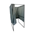 Isoloir avec rideau ignifugé