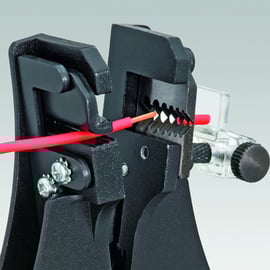 Pince à dénuder avec 2 couteaux