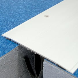 Couvre-joint de sol biseauté adhésif et percé aluminium anodisé 3000 x 140 mm