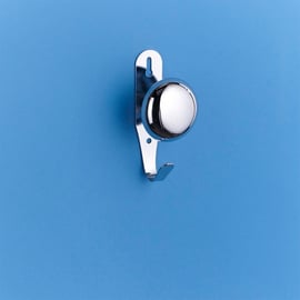 Porte-manteaux et patères sur lice