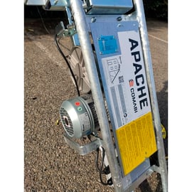 Monte-matériaux APACHE pour couvreur