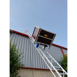 Monte-matériaux APACHE pour couvreur