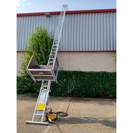 Monte-matériaux APACHE pour couvreur